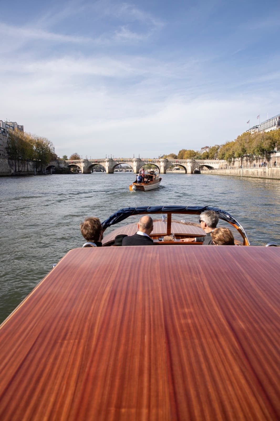Bateau sur la Seine photographié pour une communication d'entreprise