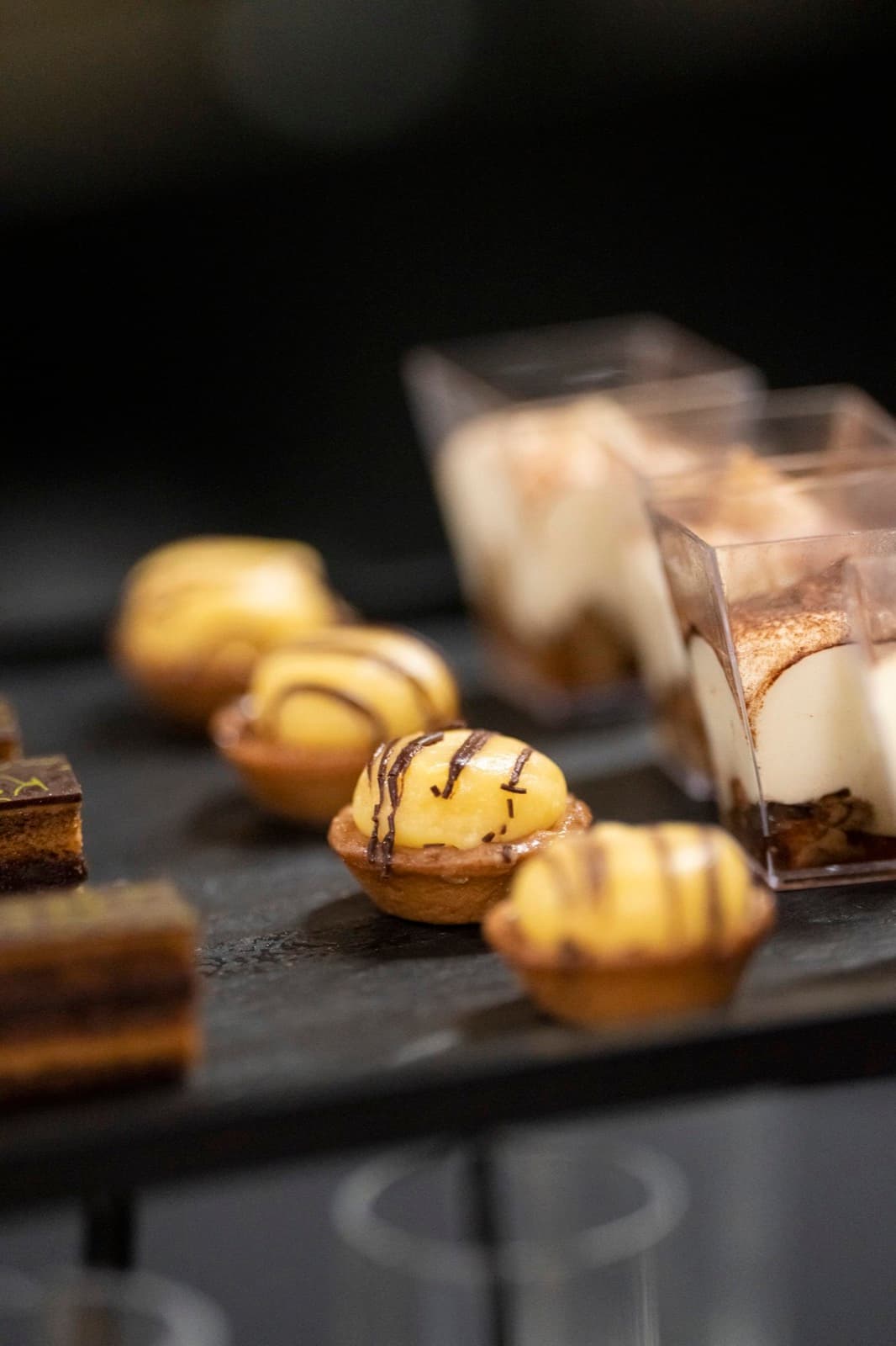 Mignardises servies lors d'un cocktail d'entreprise
